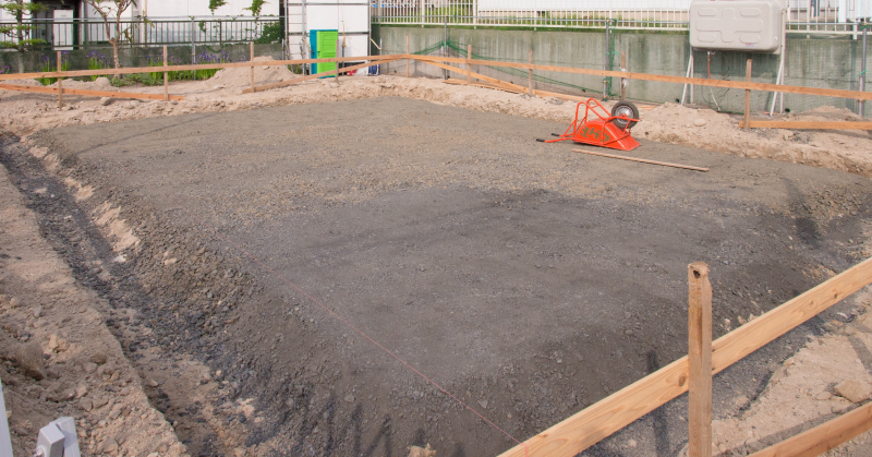 基礎工事の砕石の様子