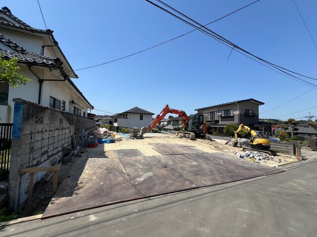 【耐久性】飯田産業では、柱を支える土台が直接基礎に触れないよう基礎パッキンを使用しております。コンクリートには水分が多く含まれるため、基礎パッキンがあることで、家を丈夫に保つことが出来ます。