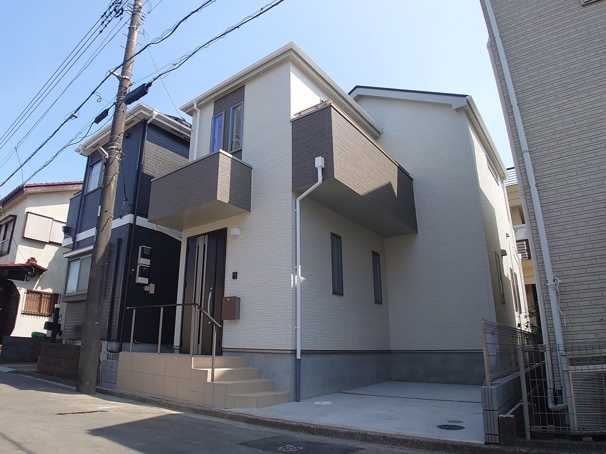 【現地外観】「地震に強い家」を飯田産業オリジナルの「I.D.S工法」で実現しました。お客様に安心して暮らすことができる住まいをご提供いたします。