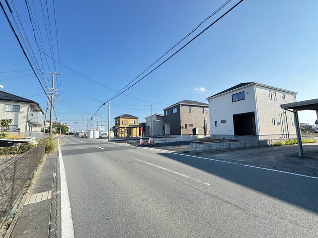 お庭付きのお住まいは楽しみが増えます。ちょっとしたガーデニングや家庭菜園など趣味も充実しそうです♪(1号棟)