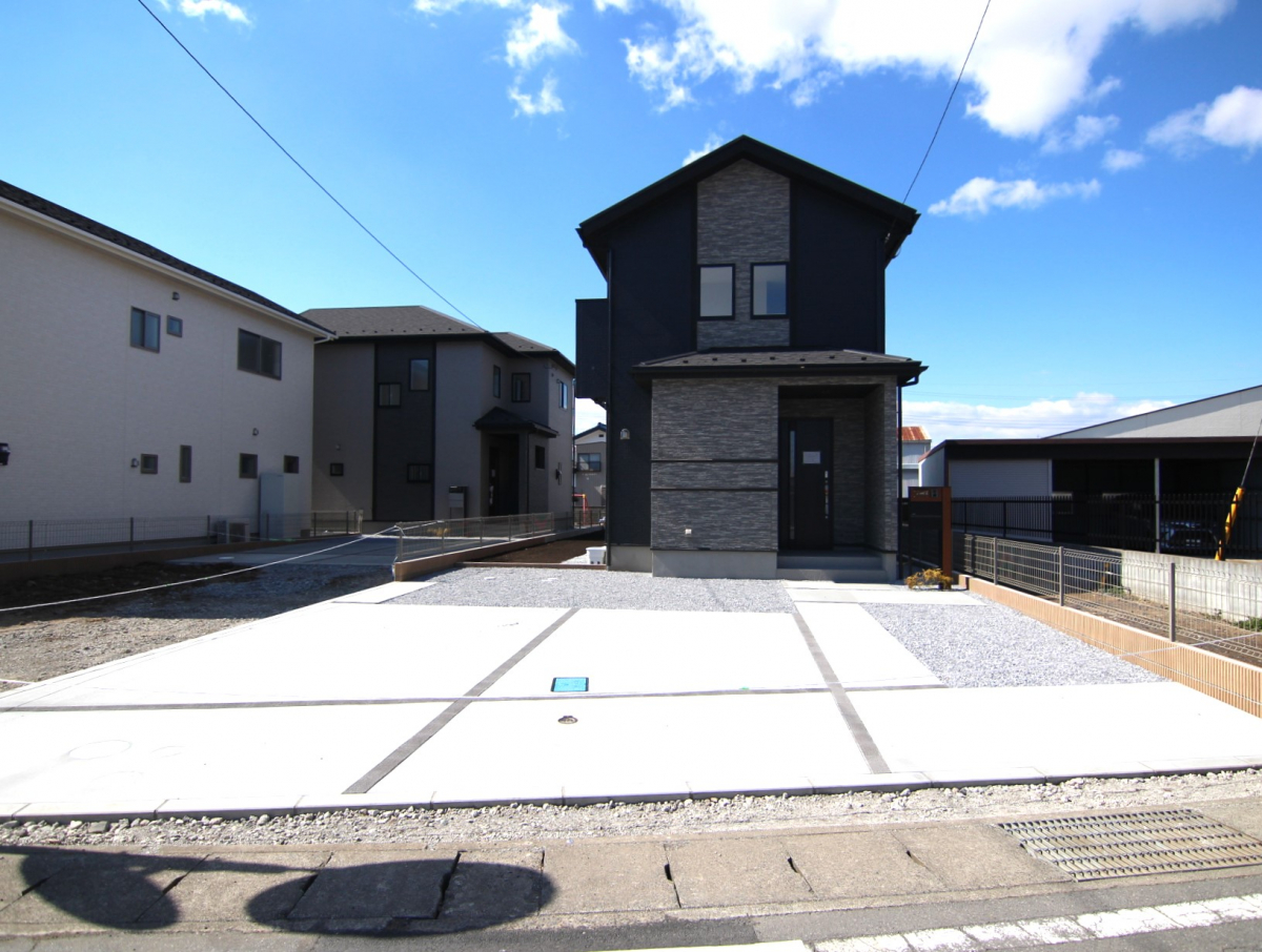 ブルーミングガーデン伊勢崎市茂呂南町３棟の外観②