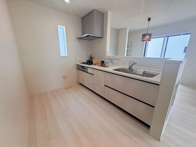 広がりを感じる、つながるリビングダイニング