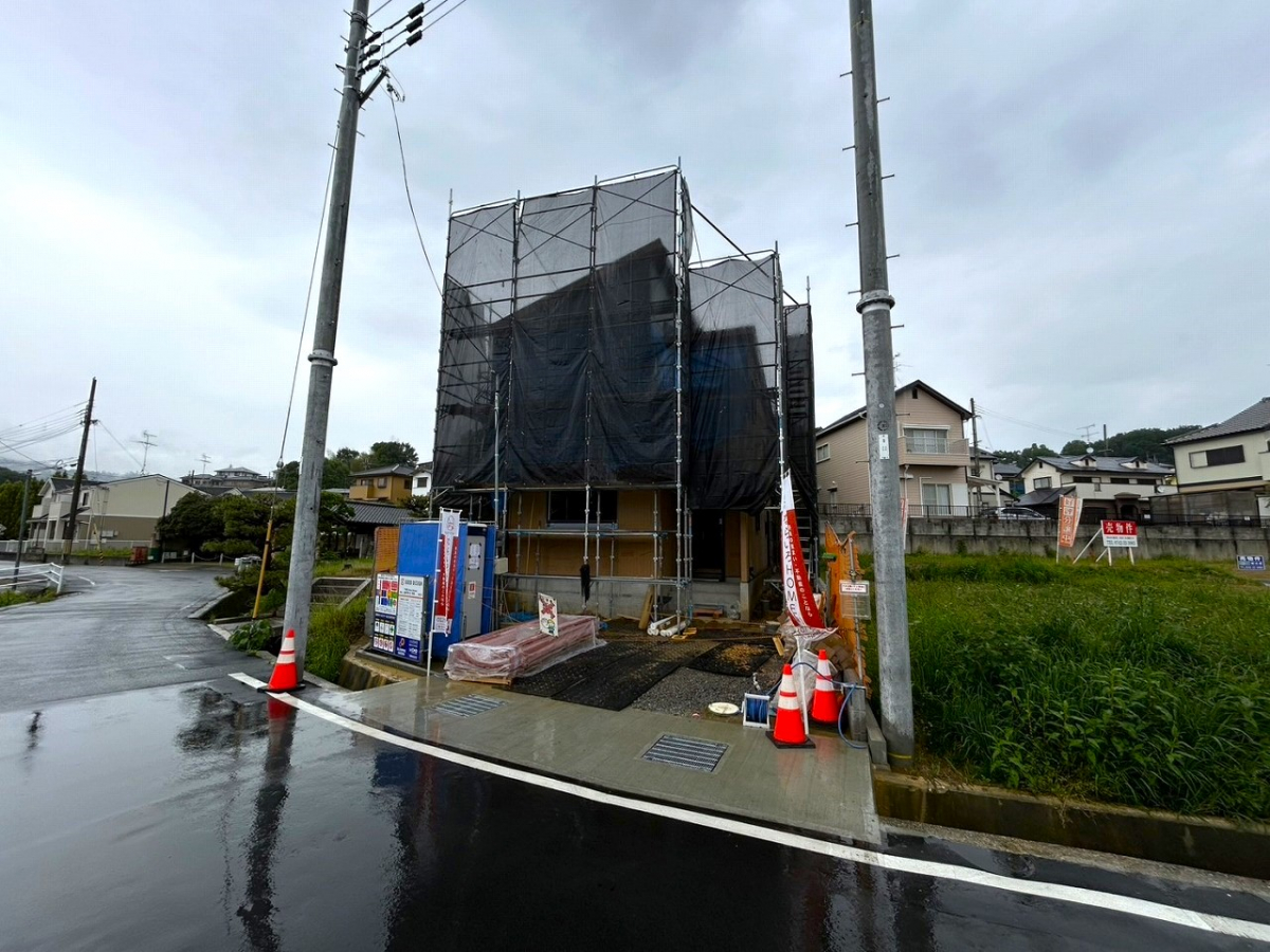 ブルーミングガーデン生駒郡平群町三里１棟の外観②