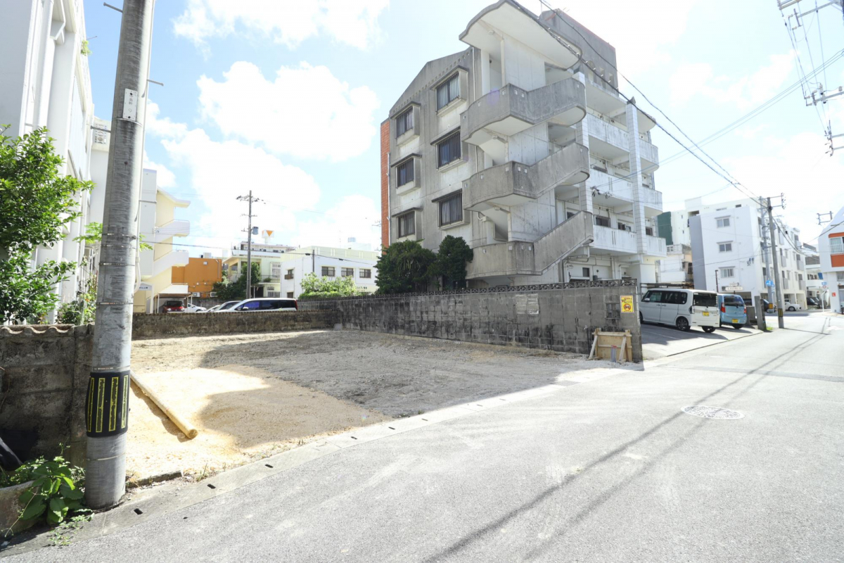 ブルーミングガーデン与那原町与那原１棟の外観②