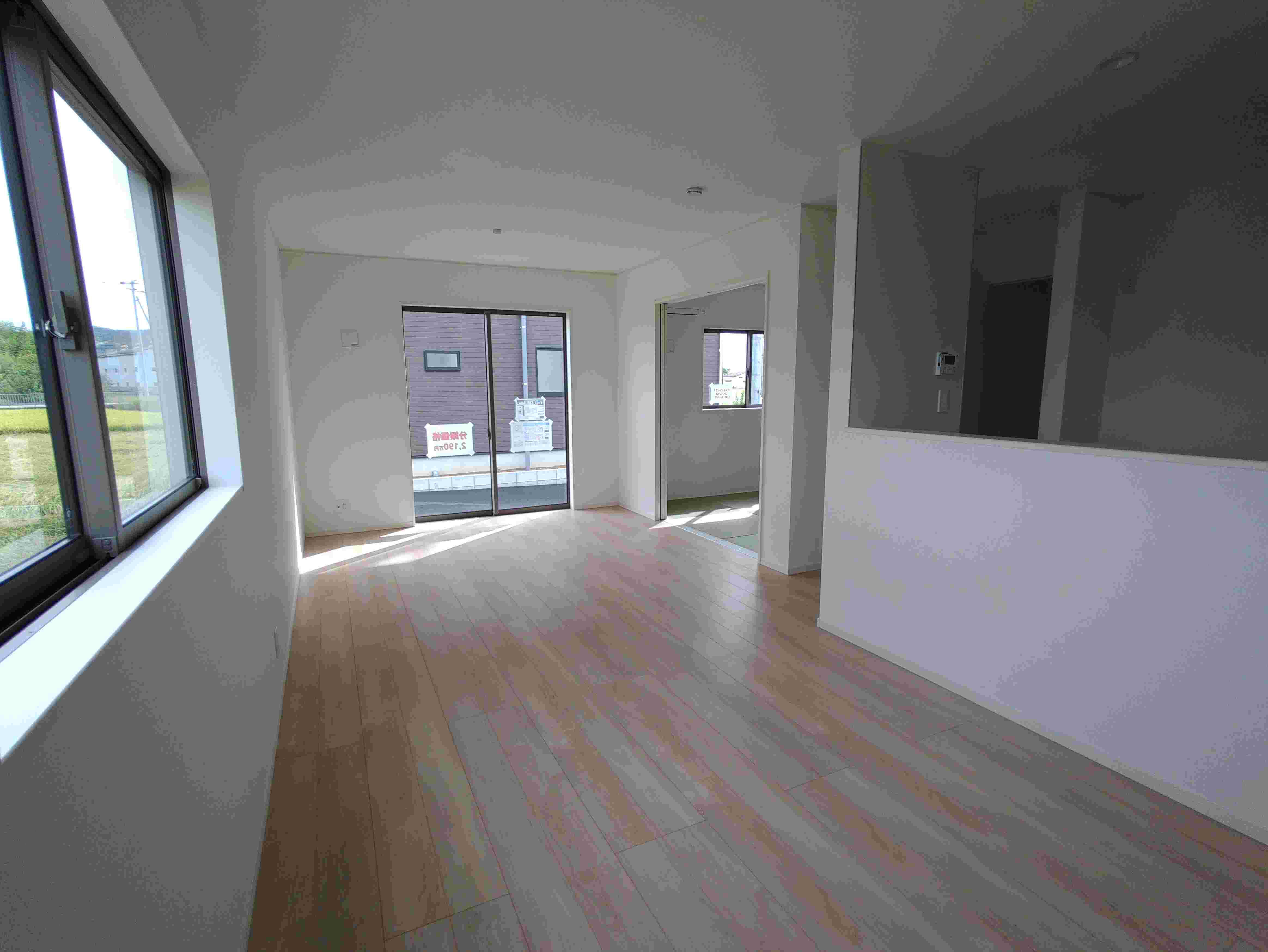 ※家具・調度品等はCG加工にて制作した配置イメージであり、本物件の価格には含まれません。