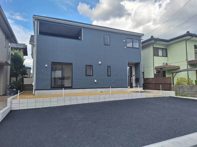 駐車場は並列で2台駐車可能(車種による)
来客時にも対応可能☆