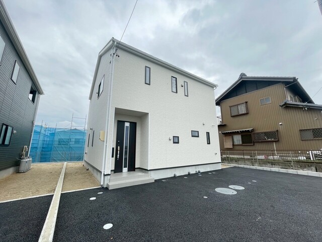 駐車場は並列で4台駐車可能(車種による)
来客時にも対応可能☆
