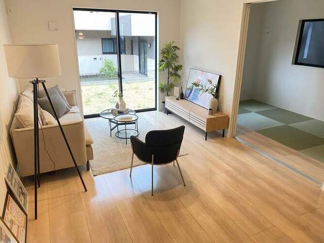 広々とした使いやすい洗面スペースです。三面鏡の裏にも収納あり☆