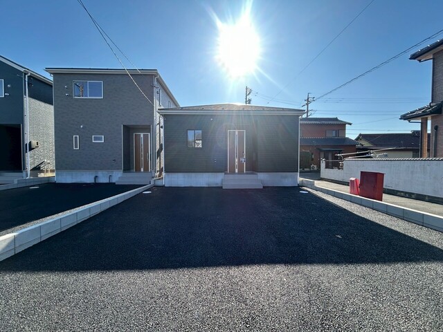 庭もあります。
お子様の遊び場にもいいですね♪