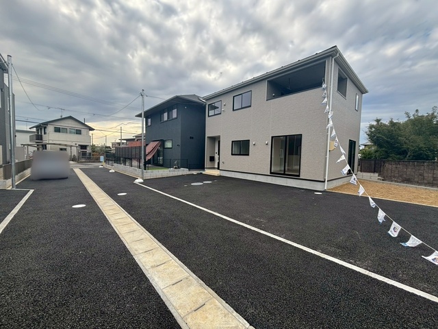 玄関には大容量の下駄箱あり！
ご家族全員の靴を入れても余裕がありそうですね！