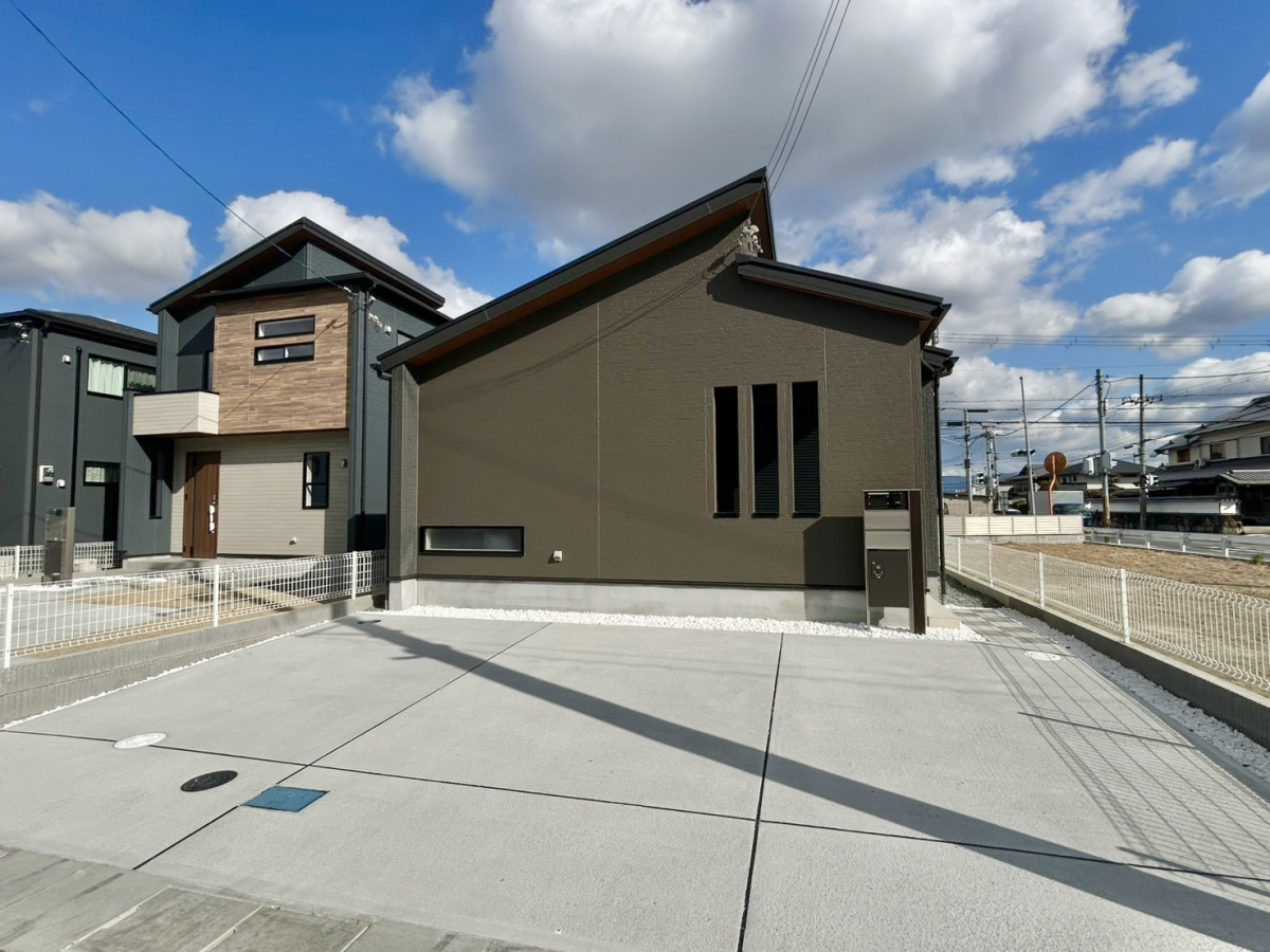 1号棟・駐車スペースゆったり 