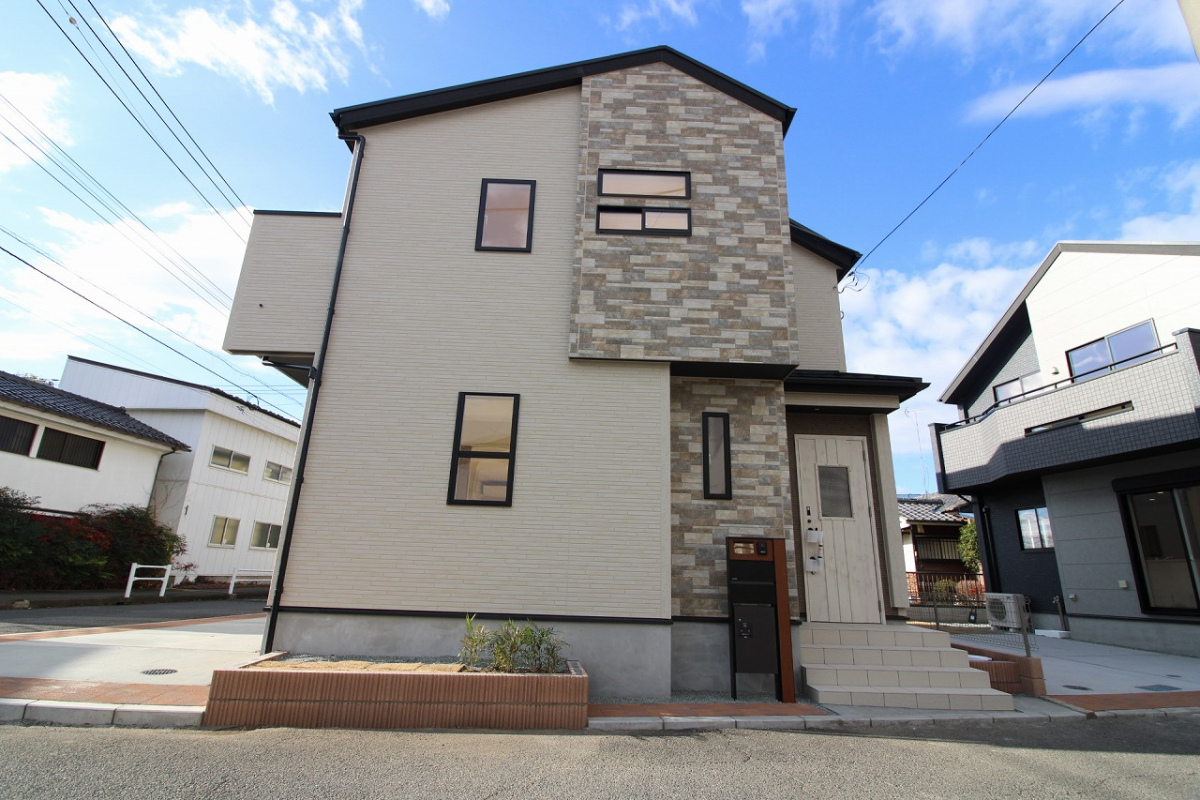 ブルーミングガーデン稲城市東長沼２棟の外観②