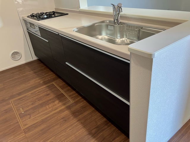 家具の配置で個性が光るリビング（1号棟）