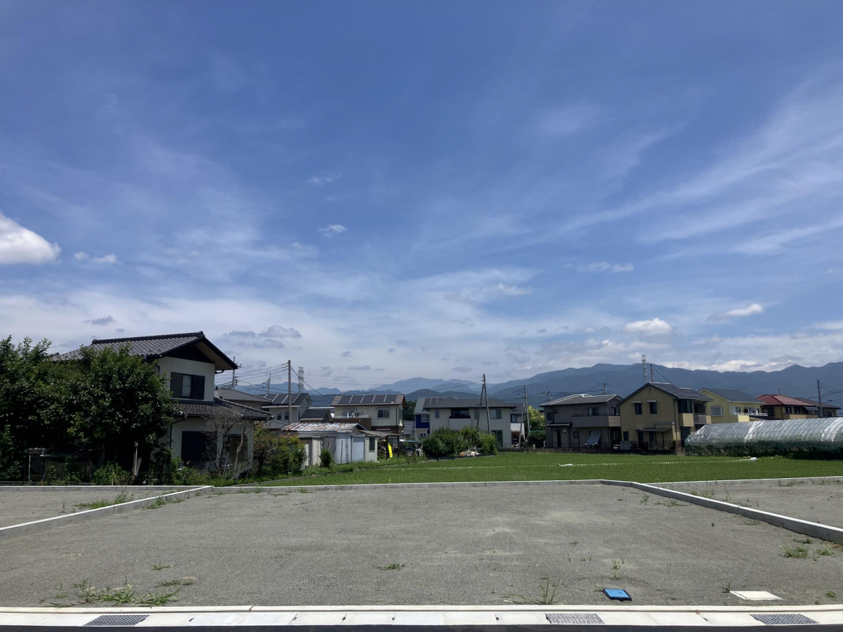 ブルーミングガーデン甲斐市篠原３棟の外観②
