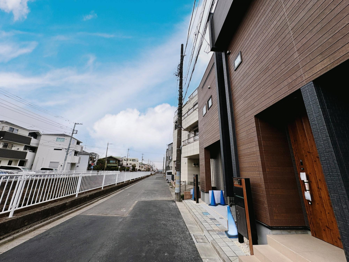 【2号棟】一度にたくさんのお洗濯物が干せるのが魅力！バルコニーは洗濯物を干すだけの場所じゃなく、家族のゆとりのある時間を演出するプライベート空間。 