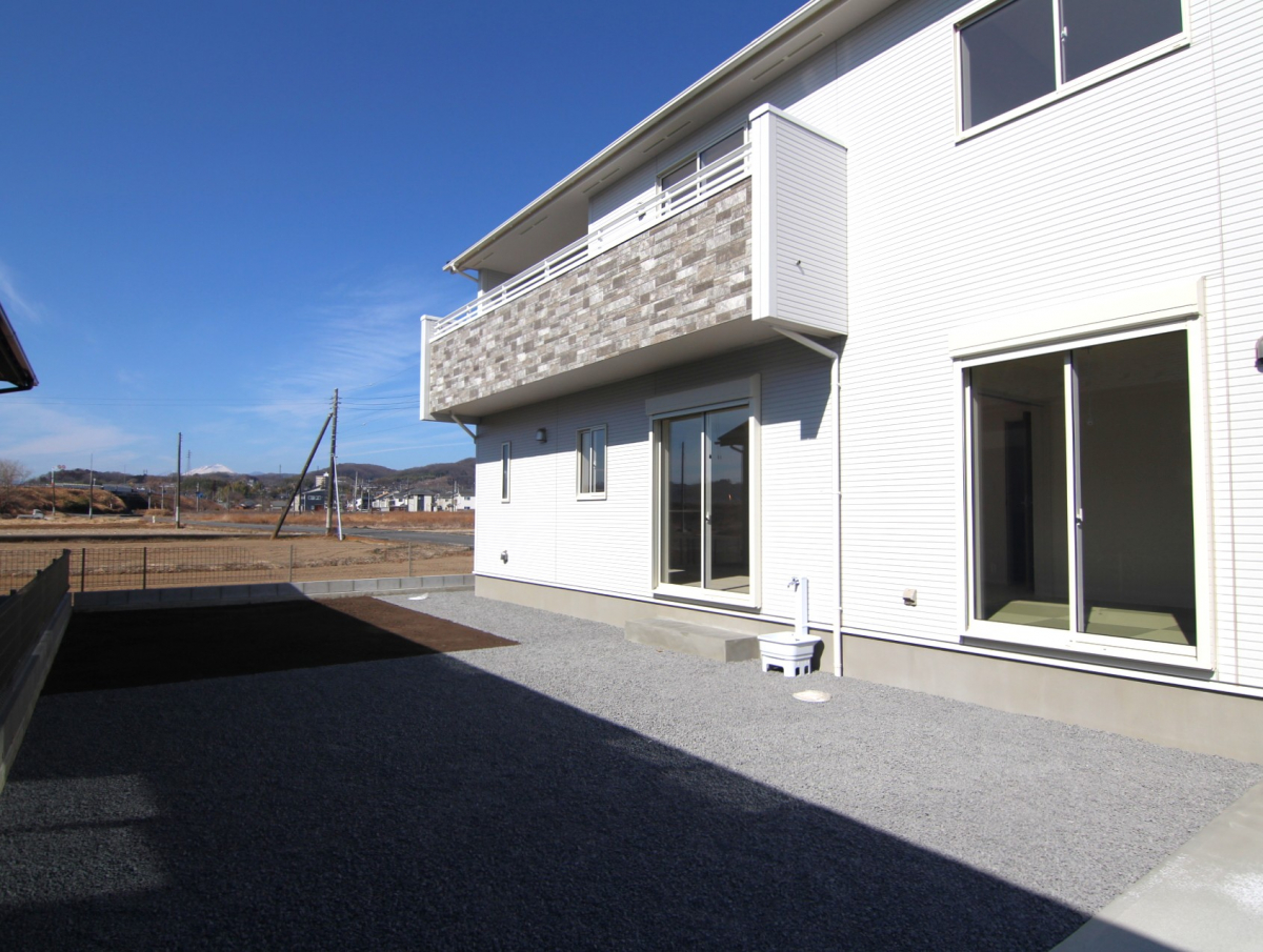 【1号棟】 ◎窓×外壁のバランスがオシャレな外観です！◎