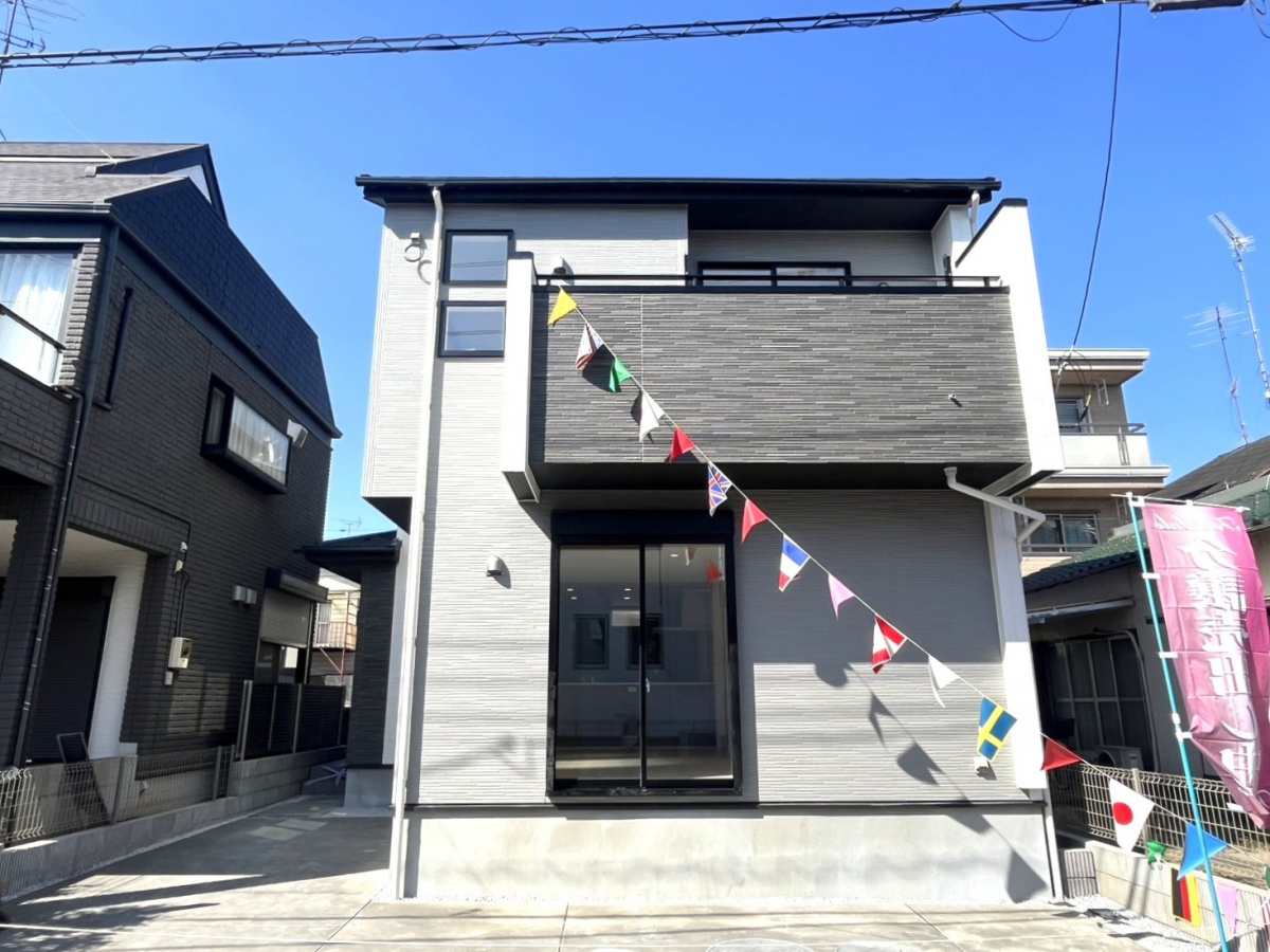 【リビング】 キッチンとつながる、見通しのよいリビングです。