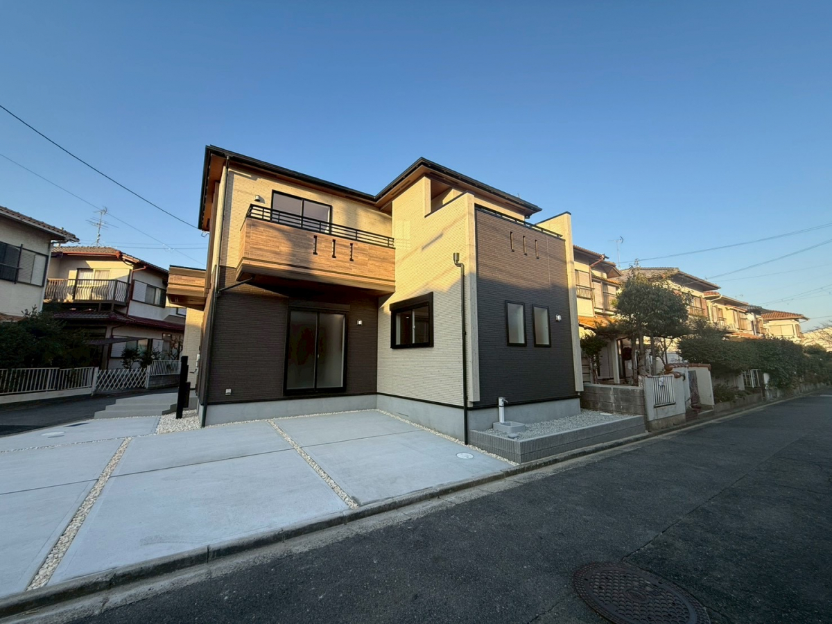 【カースペース ｜ 1号棟】 並列に2台駐車可能！ ゆとりある駐車スペースで駐車が苦手な方も安心！