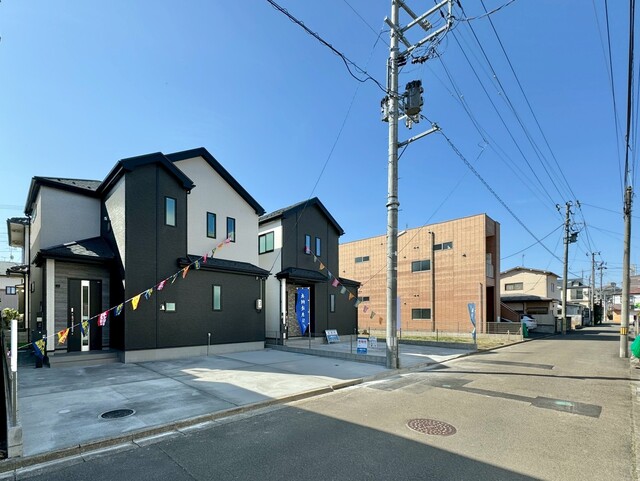 【耐久性】飯田産業では、柱を支える土台が直接基礎に触れないよう基礎パッキンを使用しております。コンクリートには水分が多く含まれるため、基礎パッキンがあることで、家を丈夫に保つことが出来ます。