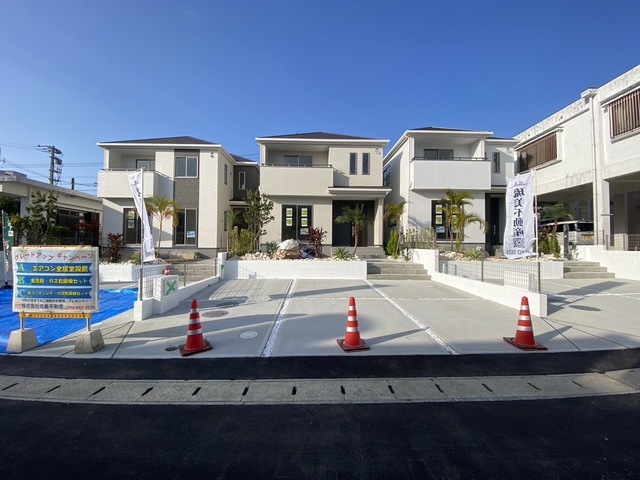 リビングの写真です♪飯田産業の家は対面キッチンを積極的に採用♪リビングが広く感じられるだけでなく、家族の会話も自然と弾む空間となりますよ♪リビングを見渡せます♪