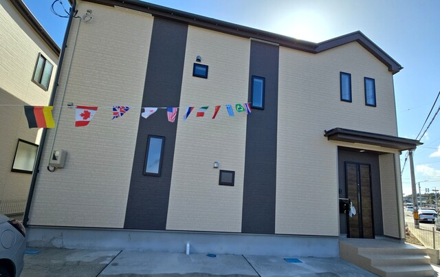 【A号棟】日当たり・通風良好のリビングです！ご家族で過ごす憩いの場にふさわしいゆとりです。実際にご覧になって、インテリアの想像を膨らませるのも楽しいですね♪是非ご覧ください。