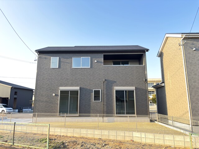 １号棟　ＬＤＫ
南向きの日差しあふれる１８帖のＬＤＫ
会話が弾む人気の対面キッチン