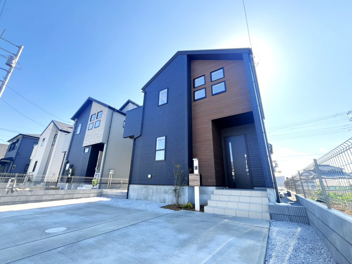 【外観:1号棟】 （2026年3月16日撮影）幸手駅まで徒歩10分。落ち着いた住宅街に佇む住まいです。