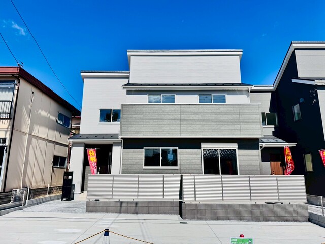 【1号棟】
カースペース3台分（車種による）、宅配ボックスあり