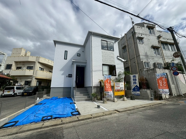 浦添市牧港に分譲開始！
牧港小学校まで徒歩10分圏内で
通学も安心♪ 国道５８号線が近く
アクセスも良好♪