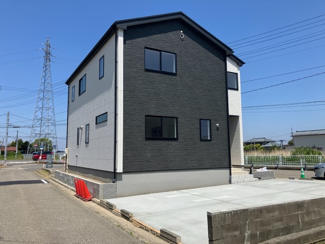 グラファーレ4372燕市杣木１棟の外観②