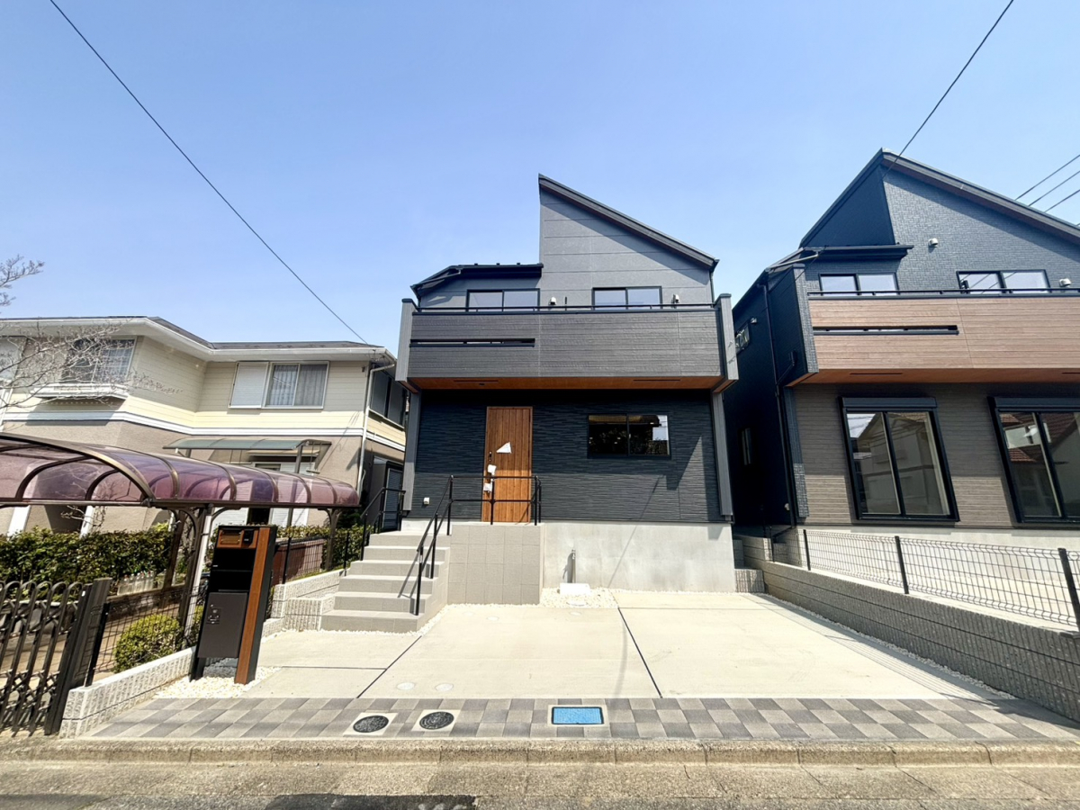 1号棟前面道路含む現地写真 