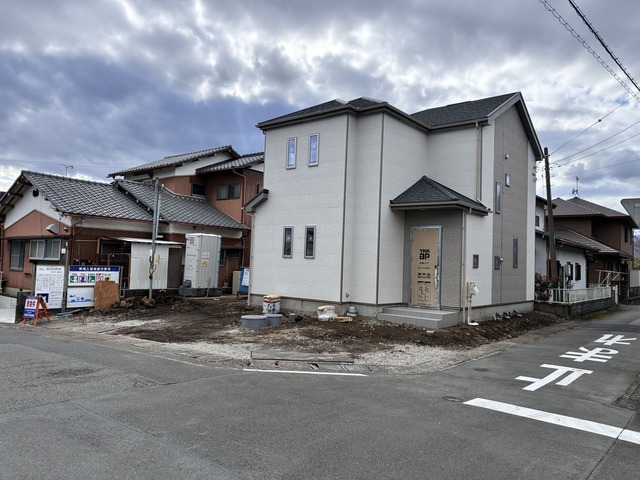 上棟しました。
順調に進んでいます。