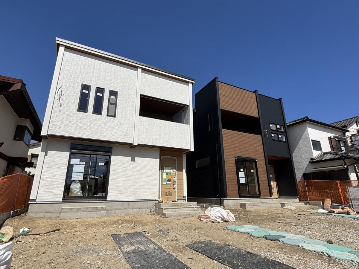 【バルコニー（1号棟）】外の開放感と室内の安心感を兼ね備えたインナーバルコニー。天候に左右されない快適さと、家族みんなが自由に使える多目的スペースが暮らしを豊かにします。 