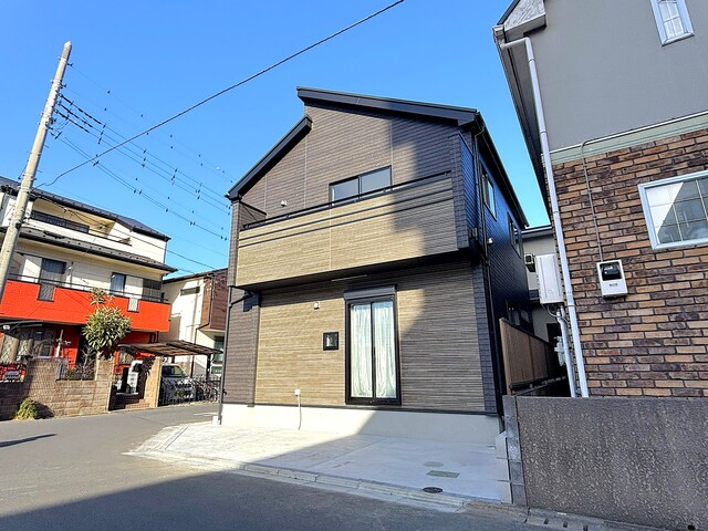 LDKは天井アクセントクロスを採用し、高級感を演出