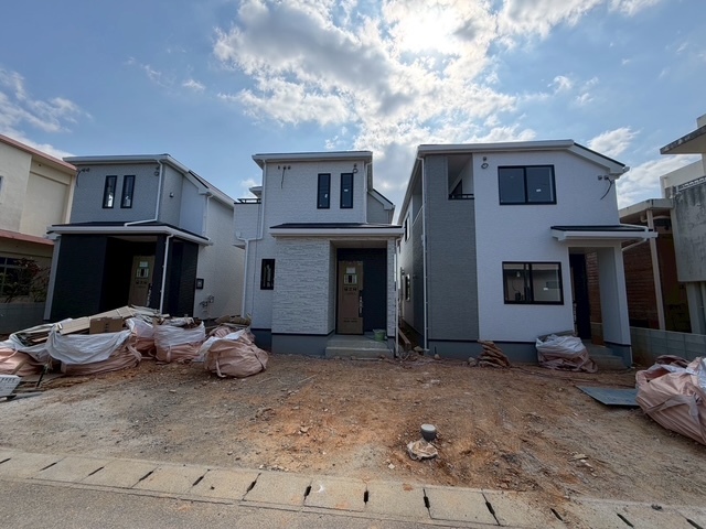 ♪リビングの写真です♪飯田産業の家は対面キッチンを積極的に採用♪リビングが広く感じられるだけでなく、家族の会話も自然と弾む空間となりますよ♪リビングを見渡せます