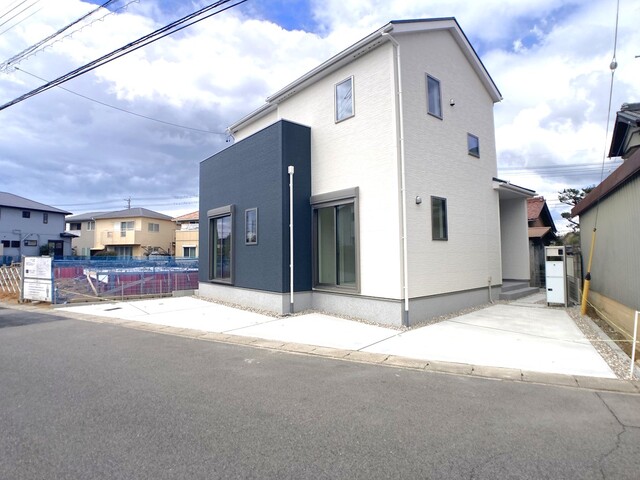 １号棟玄関。
大容量の収納可能な下駄箱。