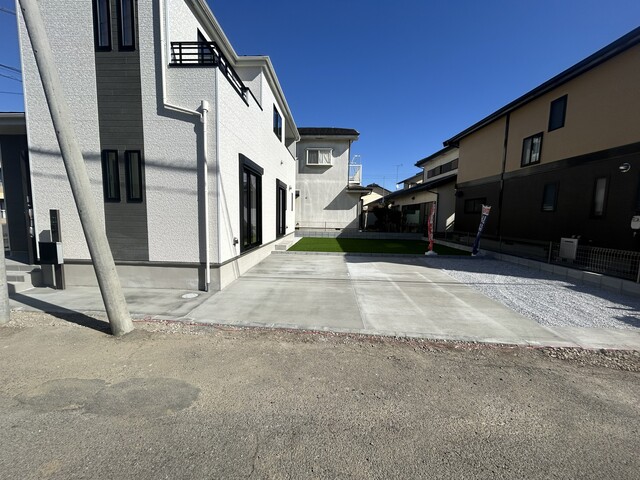 ゆとりある敷地に建つ一邸