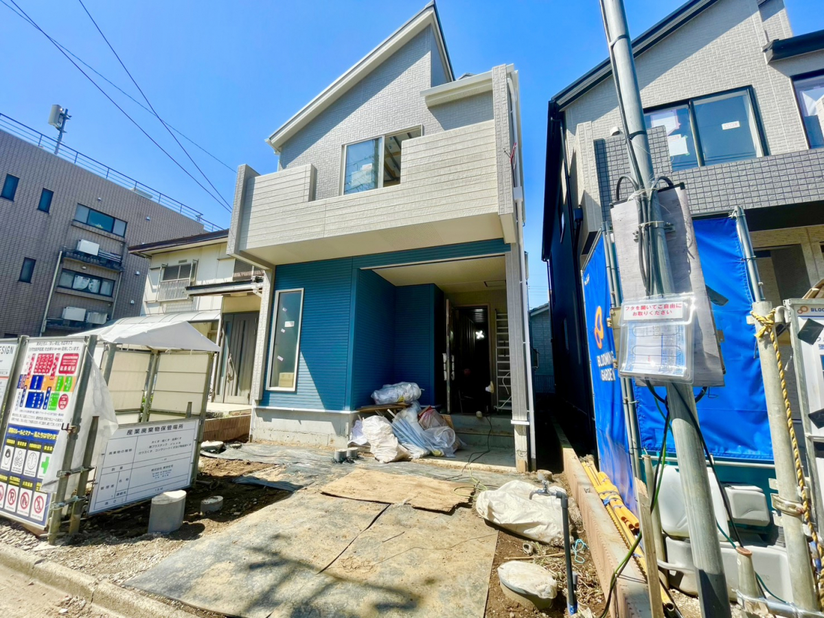 「スタイリッシュな外観」 ☆ツートンカラーがおしゃれなデザイン住宅♪バルコニー付きで開放感のある外観です