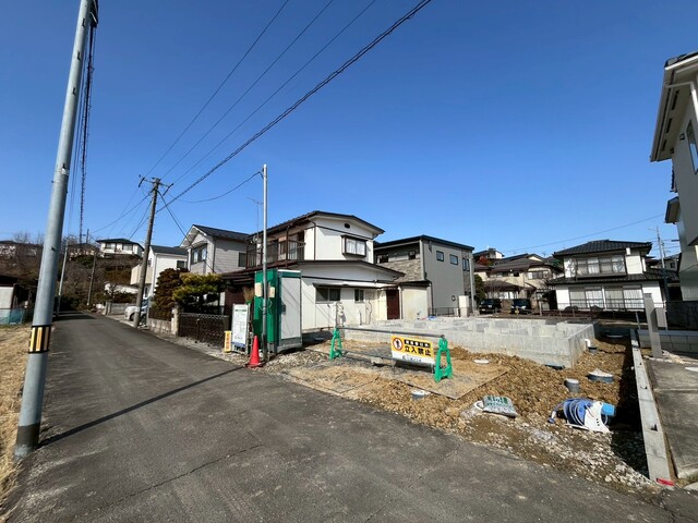 【耐久性】飯田産業では、柱を支える土台が直接基礎に触れないよう基礎パッキンを使用しております。コンクリートには水分が多く含まれるため、基礎パッキンがあることで、家を丈夫に保つことが出来ます。