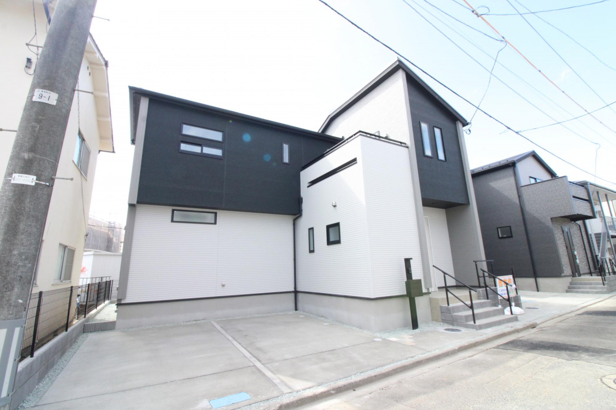 前面道路 車通りが少なく、小さなお子さまのいるご家庭にも安心の立地です。