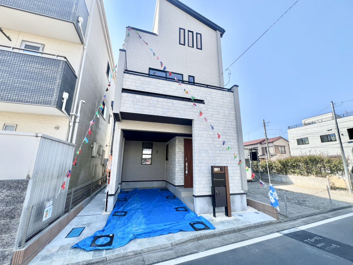 【外観（1）】 スタイリッシュな外観が目を引く3階建て住宅☆ビルトインガレージ付き