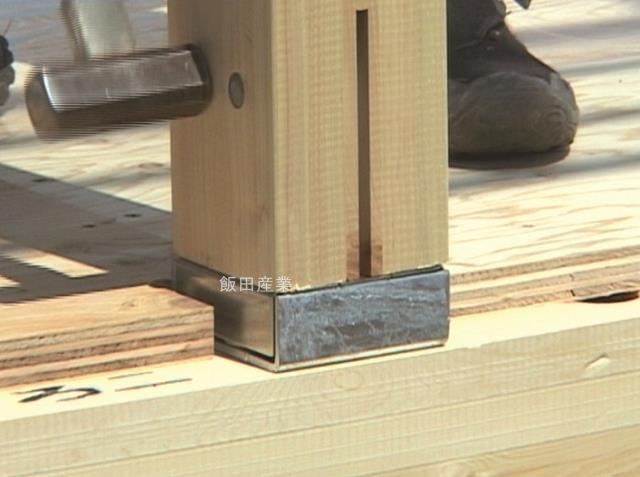 TロックⅡとは、ホールダウン金物の約2倍の強度を持つ飯田産業オリジナルの金物で特許を取得しております。