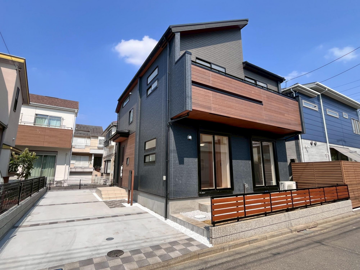 バルコニー（2026年3月下旬撮影） 2部屋分のワイドバルコニー！南向きのため、たくさんの洗濯物をからっと干すことができます。