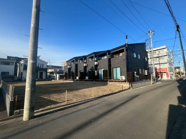 【耐久性】飯田産業では、柱を支える土台が直接基礎に触れないよう基礎パッキンを使用しております。コンクリートには水分が多く含まれるため、基礎パッキンがあることで、家を丈夫に保つことが出来ます。