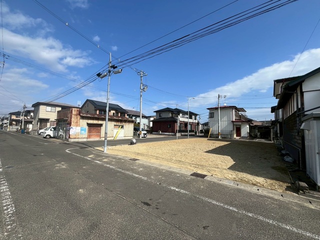 【耐久性】飯田産業では、柱を支える土台が直接基礎に触れないよう基礎パッキンを使用しております。コンクリートには水分が多く含まれるため、基礎パッキンがあることで、家を丈夫に保つことが出来ます。