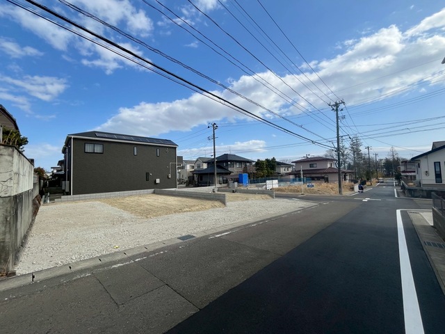 【耐久性】飯田産業では、柱を支える土台が直接基礎に触れないよう基礎パッキンを使用しております。コンクリートには水分が多く含まれるため、基礎パッキンがあることで、家を丈夫に保つことが出来ます。