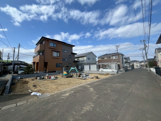 【耐久性】飯田産業では、柱を支える土台が直接基礎に触れないよう基礎パッキンを使用しております。コンクリートには水分が多く含まれるため、基礎パッキンがあることで、家を丈夫に保つことが出来ます。