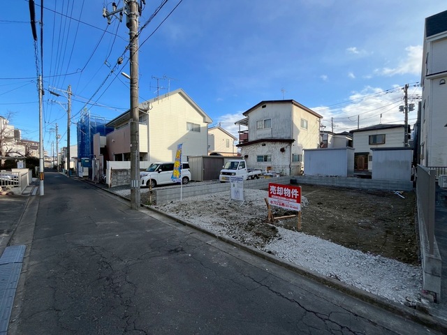 【耐久性】飯田産業では、柱を支える土台が直接基礎に触れないよう基礎パッキンを使用しております。コンクリートには水分が多く含まれるため、基礎パッキンがあることで、家を丈夫に保つことが出来ます。