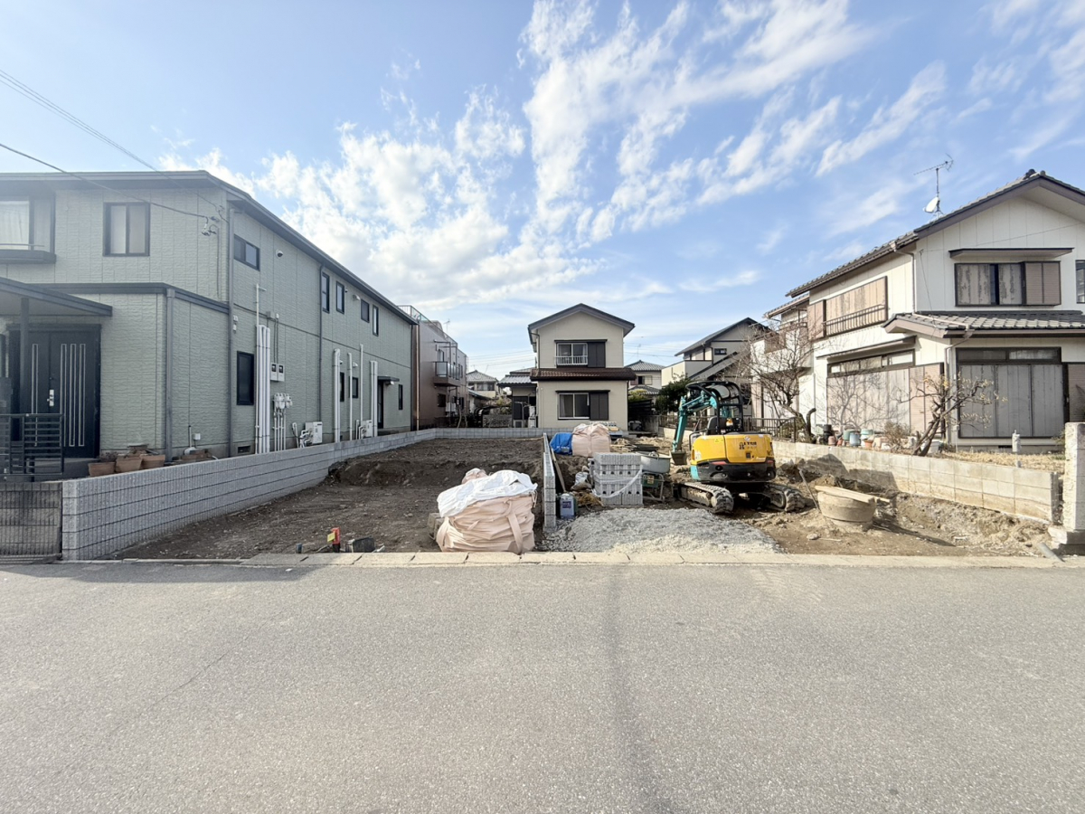 【2026.3.7 物件現地】 品質・性能にこだわったブルーミングガーデンの長期優良住宅。快適な暮らしが叶う間取り設計に、折上天井やアクセントクロスなど、空間にメリハリを演出するデザインも魅力です。