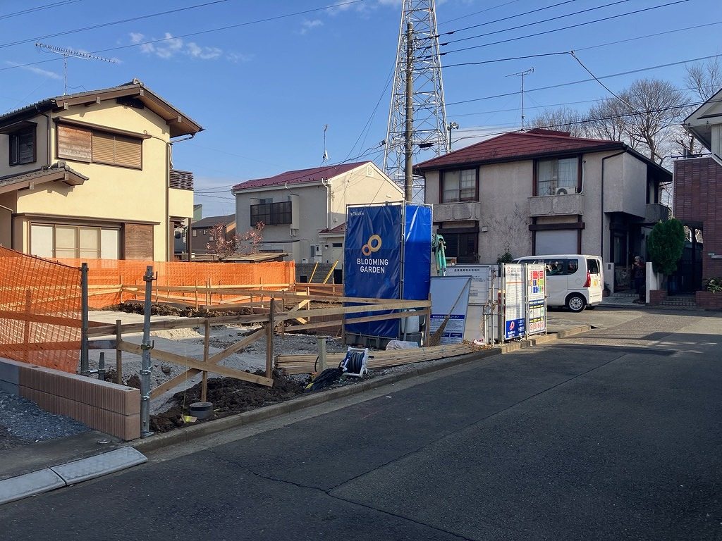 現地写真（2026年3月撮影）建築中です 基礎着手後